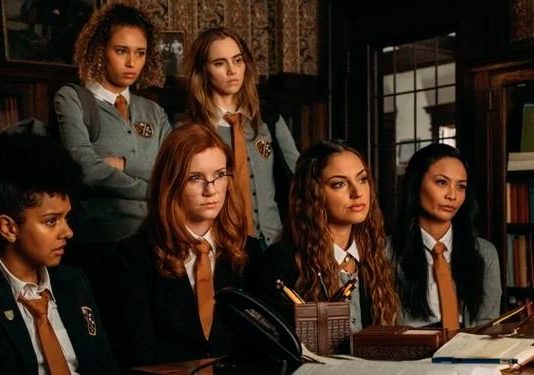 Tráiler de la película de terror Seance, con Suki Waterhouse Seance