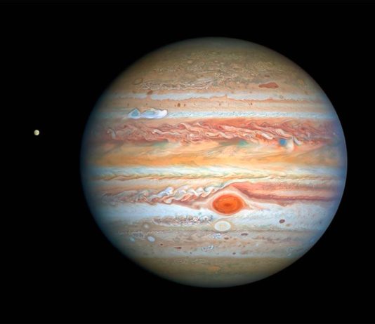 Experimentos validan la posibilidad de lluvia de helio dentro de Júpiter y Saturno Júpiter y Europa, fotografía tomada por el Telescopio Espacial Hubble de la NASA y la ESA
