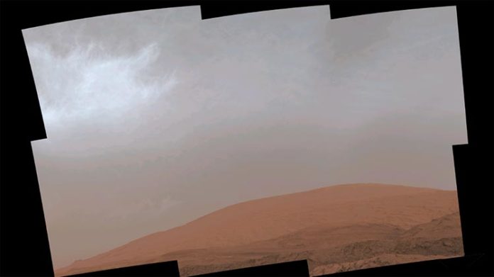 El rover Curiosity de la NASA captura nubes brillantes en Marte