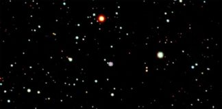 Primera evidencia de una hipernova magneto-rotacional, 10 veces más energética que una supernova común La estrella SMSS J200322.54-114203.3. (en el centro, con punto de mira) en la esquina sureste de la constelación del Águila, cerca de la frontera con Capricornio y Sagitario, cuya destrucción originó el fenómeno de hipernova magneto-rotacional