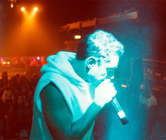 Mogul Mowgli: Riz Ahmed eleva una película sencilla sobre la familia y la identidad cultural Mogul Mowgli