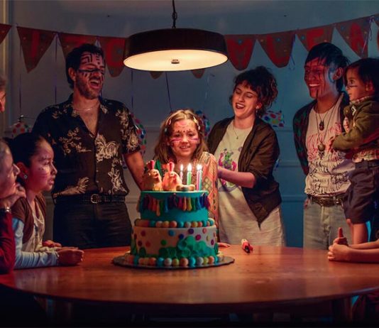 Todo va a estar bien: Estupendo retrato crítico de las bases sociales tradicionales Todo va a estar bien (Netflix)