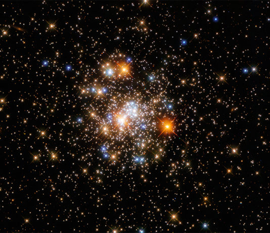 Estrellas: Hubble captura un cúmulo globular brillante, NGC 6717 Cúmulo globular NGC 6717