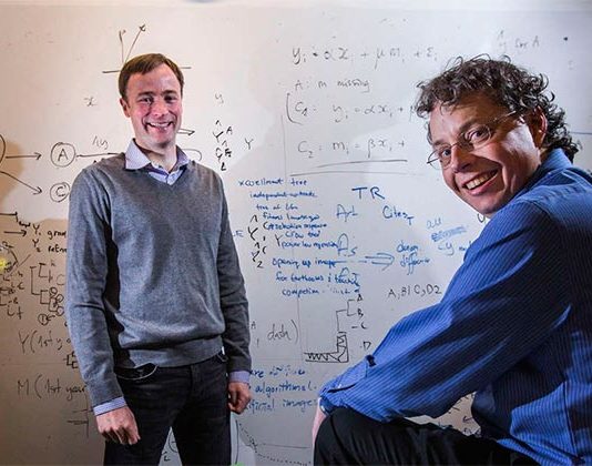 A la venta Bullshit: contra la charlatanería, de Carl T. Bergstrom y Jevin D. West, en Capitán Swing Carl T. Bergstrom y Jevin D. West