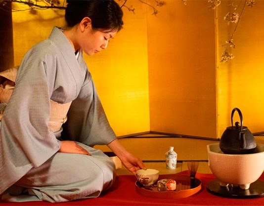Quaterni publica El libro del té (Ed. anotada e ilustrada), de Kakuzō Okakura y Lu Yu Ceremonia del té en Japón