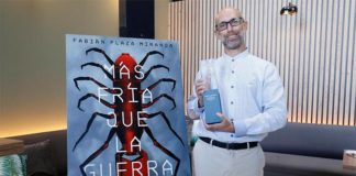 Fantasymundo entrevista a Fabián Plaza Miranda por Más fría que la guerra (Premio Minotauro 2021) Fabián Plaza Miranda con su Premio Minotauro 2021 por Más fría que la guerra