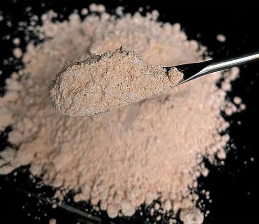 Los residuos mineros podrían utilizarse para abaratar el combustible de hidrógeno Feldespato en polvo para abaratar el combustible de hidrógeno