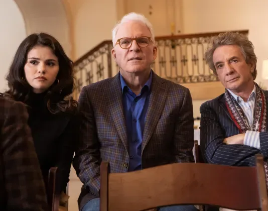 «Solo asesinatos en el edificio»: ¡la madre que…! Selena Gómez, Martin Short y Steve Martin en el acto por la muerte de Tim Kono.