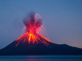 El volcán Cumbre Vieja entra en erupción en La Palma (Canarias) Volcán