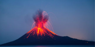 El volcán Cumbre Vieja entra en erupción en La Palma (Canarias) Volcán
