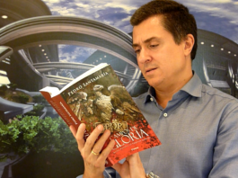 Campos de gloria, de Pedro Santamaría. Este escritor nunca falla.