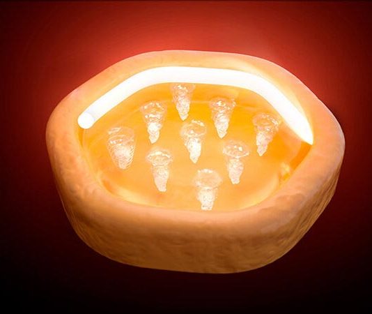 Una nueva fase del grafeno podría revolucionar el enrutamiento de información Utilizando una nueva fase del grafeno que descubrieron, los investigadores de Purdue han desarrollado un "circulador topológico" que puede mejorar la forma en que la información se enruta y procesa en un chip