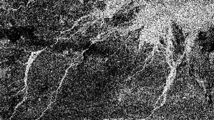 Imagen de radar de la nave espacial Cassini de los ríos y afluentes de metano y etano líquidos de Titán Imagen de radar de la nave espacial Cassini de los ríos y afluentes de metano y etano líquidos de Titán