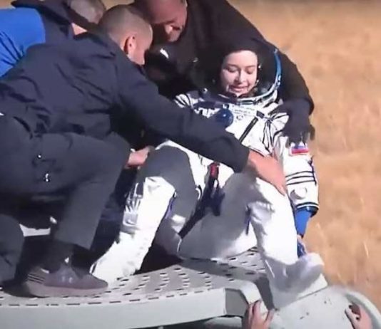 Los rusos regresan a la Tierra después de rodar la primera película en el espacio Regreso de Yulia Peresild, tras rodar la primera película en el espacio