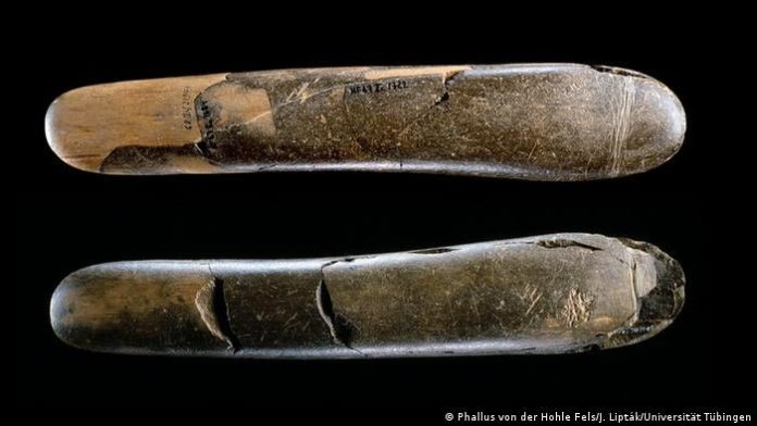 Juguetes sexuales. El primer dildo del que se tiene noticia en la historia humana fue hallado en el yacimiento arqueológico de Hohle Fels
