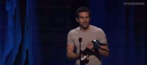 Josef Fares recogiendo el GOTY 2021