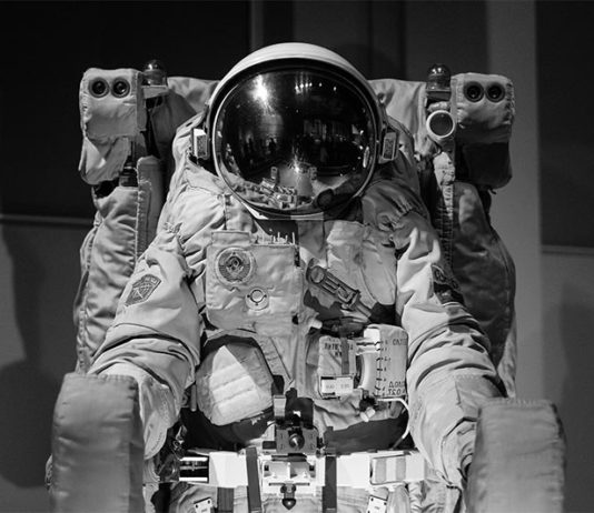 Los cerebros de los astronautas se «reconectan» para adaptarse a misiones espaciales a largo plazo, según un estudio Traje para astronautas