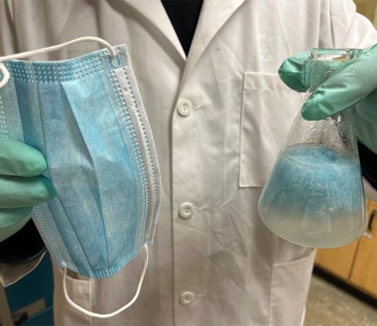 Las mascarillas desechables podrían usarse para mejorar el cemento y el concreto Los investigadores de WSU desarrollaron un proceso para fabricar diminutas fibras de mascarilla