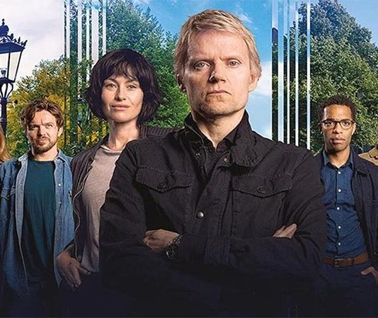 Van der Valk (T2): Otra entretenida serie criminal británica que copia el modelo nórdico Van der Valk (Cosmo)
