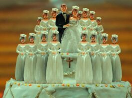 Sé dócil: Reza y obedece (Netflix): Docuserie que encoleriza sobre el fundamentalismo religioso Sé dócil: Reza y obedece