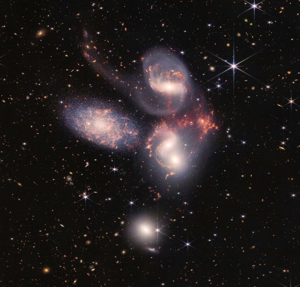 Al estudiar el Quinteto de Stephan, "aprendes cómo las galaxias chocan y se fusionan", indica el cosmólogo John Mather, y agrega que nuestra propia Vía Láctea probablemente se formó a partir de 1,000 galaxias más pequeñas.