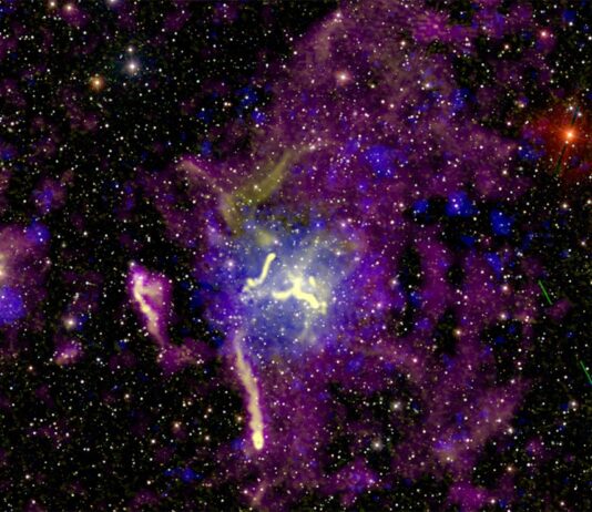 Descubren un resplandor gigante de emisión de radio que rodea un cúmulo de galaxias Imagen compuesta del cúmulo de galaxias Abell 2255