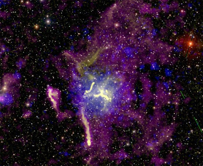 Imagen compuesta del cúmulo de galaxias Abell 2255