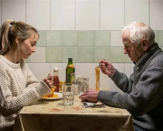 Pink Moon (FICX): Comedia negra sobre la muerte y el duelo, pero también sobre la madurez Pink Moon (2022)