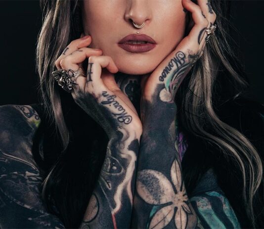 Todos los detalles sobre el equipo de tatuaje Tatuaje - mujer tatuada