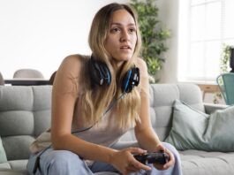 La rentabilidad del sector estético: Por qué la bioestimulación es la inversión más segura para clínicas en 2026 mujeres jugadoras de videojuegos