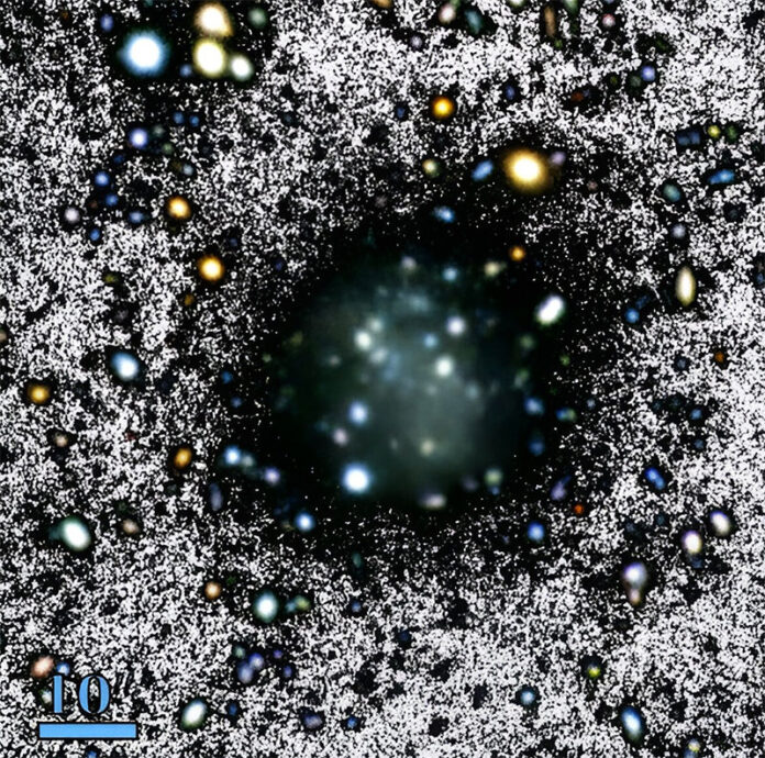 Una región de 100′′×100′′ alrededor de la galaxia casi oscura Nube