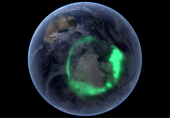 Los iones cargados que interactúan con el campo magnético de la Tierra a menudo crean auroras cerca de los polos del planeta Los iones cargados que interactúan con el campo magnético de la Tierra a menudo crean auroras cerca de los polos del planeta