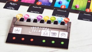 Tablero individual, pistas y llaves de Identidad Secreta