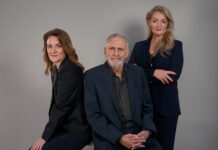 El impecable regreso del «Departamento Q» Coautores de "Las almas muertas no cantan" (Departamento Q 11): Line Holm, Jussi Adler-Olsen y Stine Bolther.